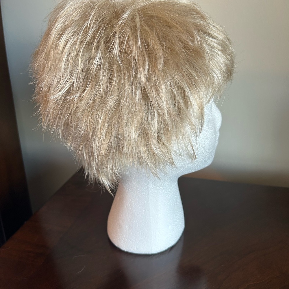 Blonde Short Layered Wig